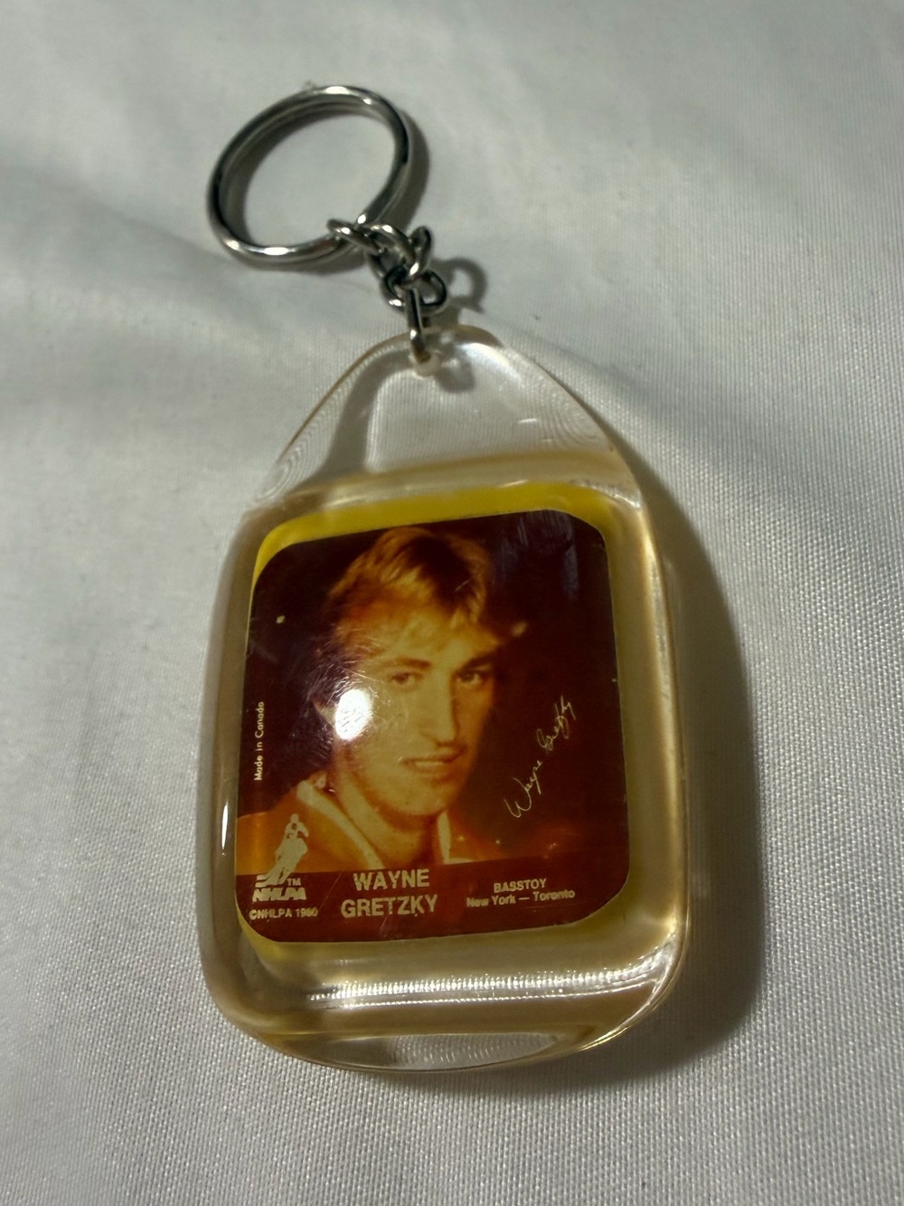 Vintage 1980s Wayne Gretzky acrylic photo gem keychain Hockey Collectible.